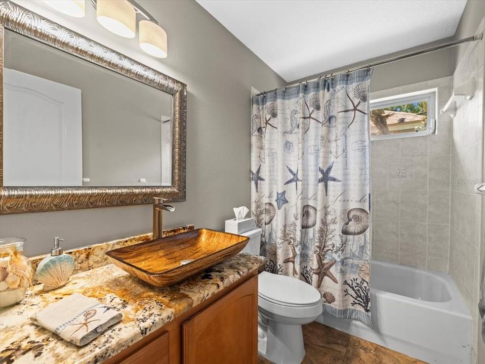Activo con contrato: $924,900 (5 camas, 4 baños, 3265 Pies cuadrados)