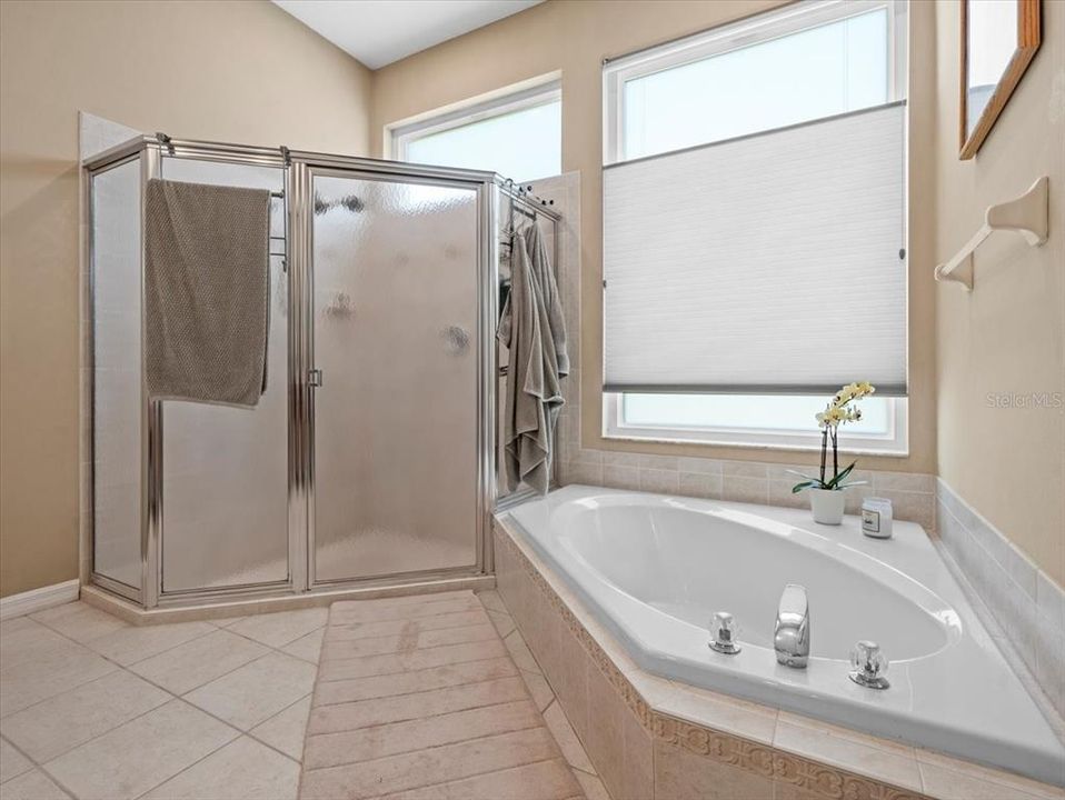 Activo con contrato: $924,900 (5 camas, 4 baños, 3265 Pies cuadrados)