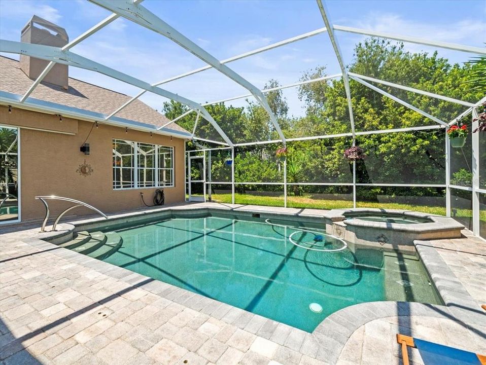 Activo con contrato: $924,900 (5 camas, 4 baños, 3265 Pies cuadrados)