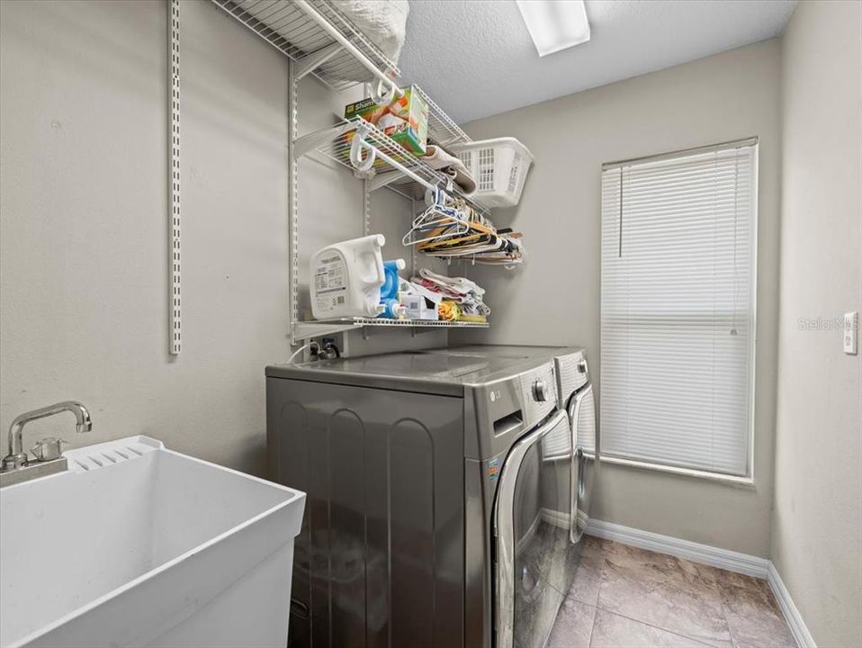 Activo con contrato: $924,900 (5 camas, 4 baños, 3265 Pies cuadrados)