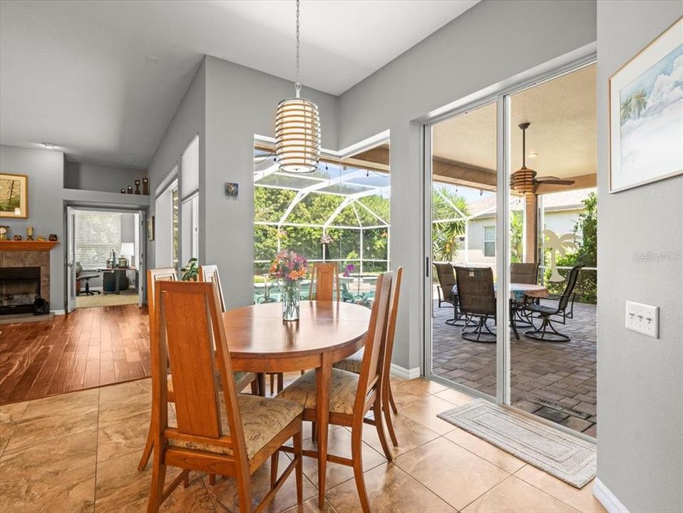 Activo con contrato: $924,900 (5 camas, 4 baños, 3265 Pies cuadrados)