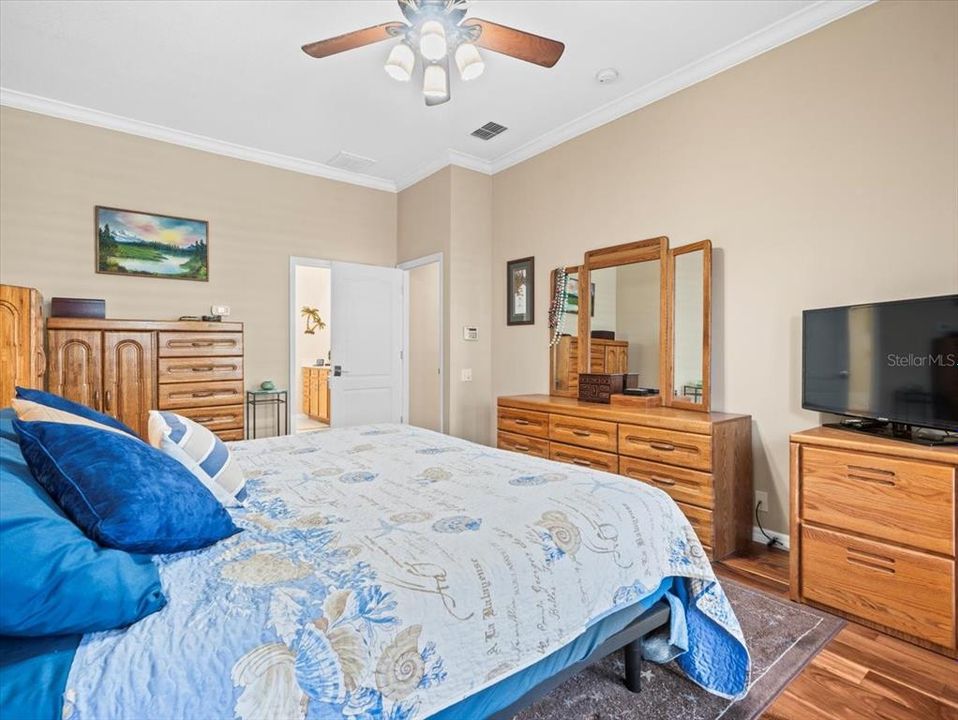 Activo con contrato: $924,900 (5 camas, 4 baños, 3265 Pies cuadrados)