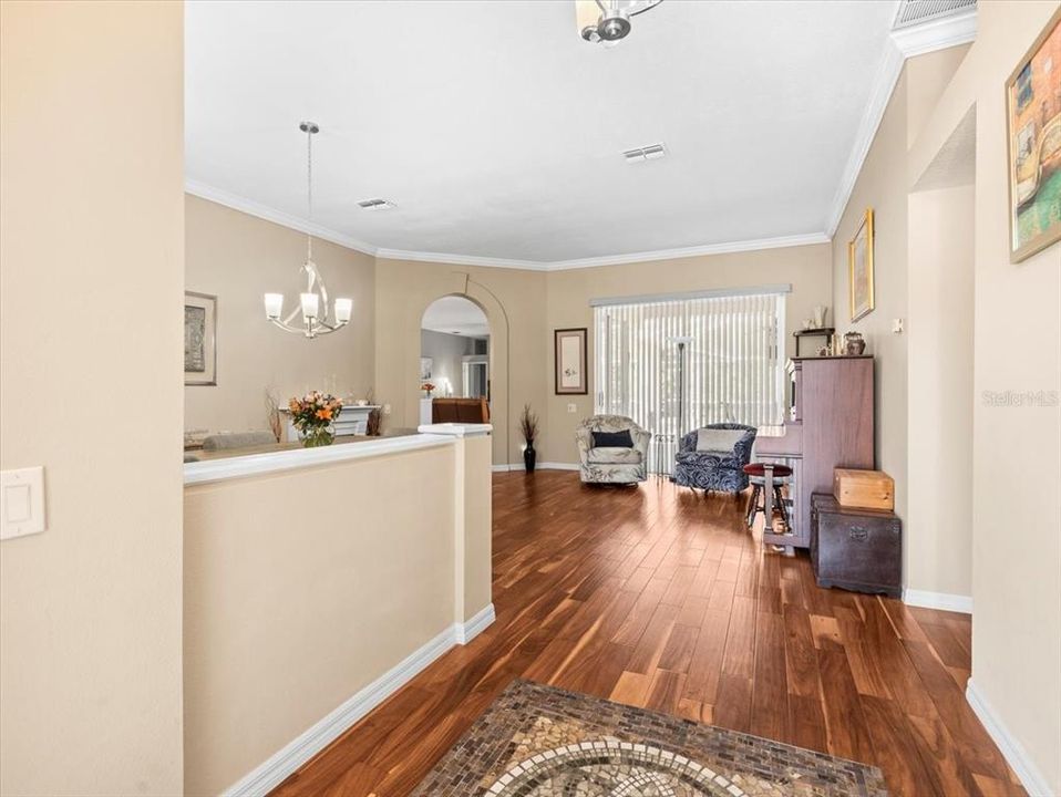 Activo con contrato: $924,900 (5 camas, 4 baños, 3265 Pies cuadrados)