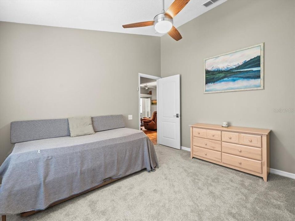 Activo con contrato: $924,900 (5 camas, 4 baños, 3265 Pies cuadrados)