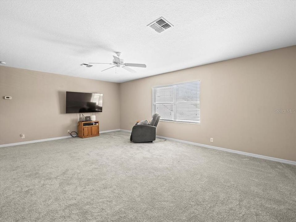 Activo con contrato: $924,900 (5 camas, 4 baños, 3265 Pies cuadrados)