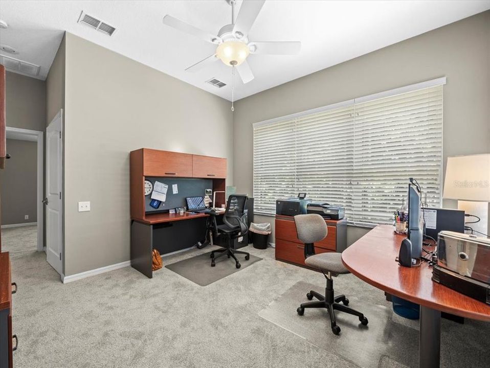 Activo con contrato: $924,900 (5 camas, 4 baños, 3265 Pies cuadrados)