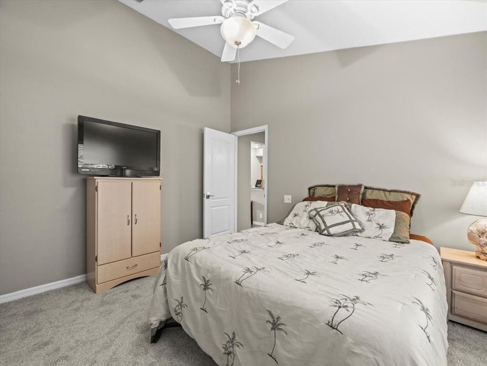 Activo con contrato: $924,900 (5 camas, 4 baños, 3265 Pies cuadrados)