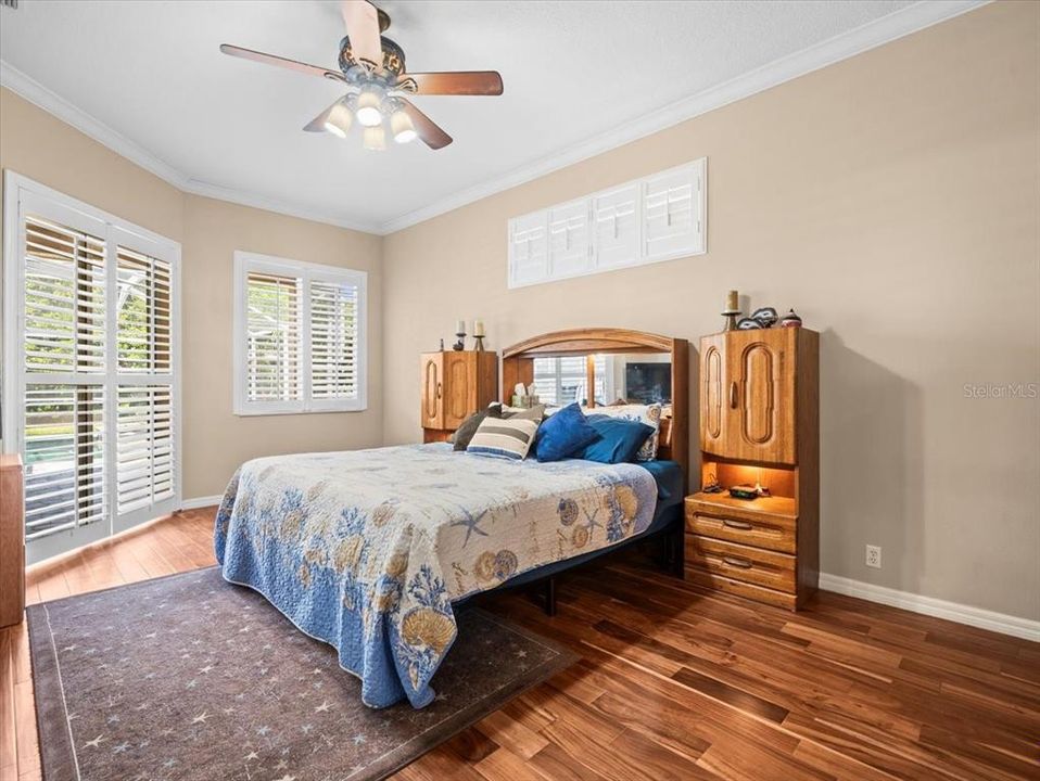Activo con contrato: $924,900 (5 camas, 4 baños, 3265 Pies cuadrados)