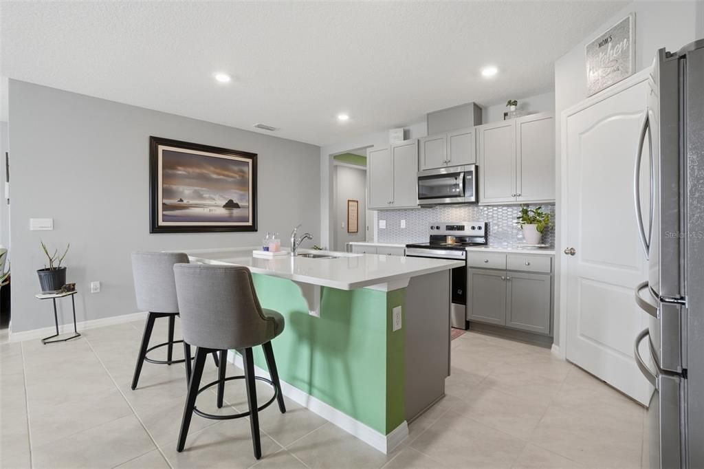 For Sale: $379,999 (4 beds, 2 baths, 1960 Square Feet)