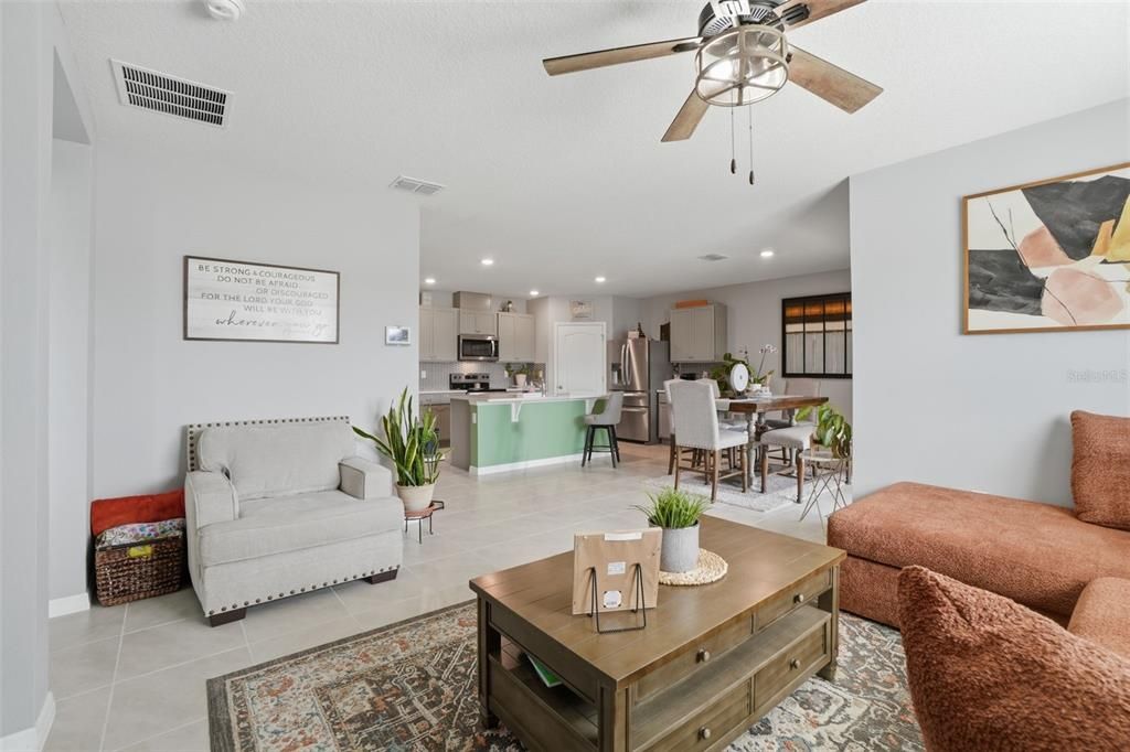 For Sale: $379,999 (4 beds, 2 baths, 1960 Square Feet)