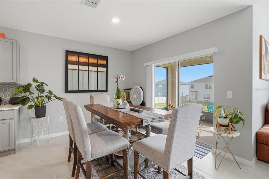 For Sale: $379,999 (4 beds, 2 baths, 1960 Square Feet)