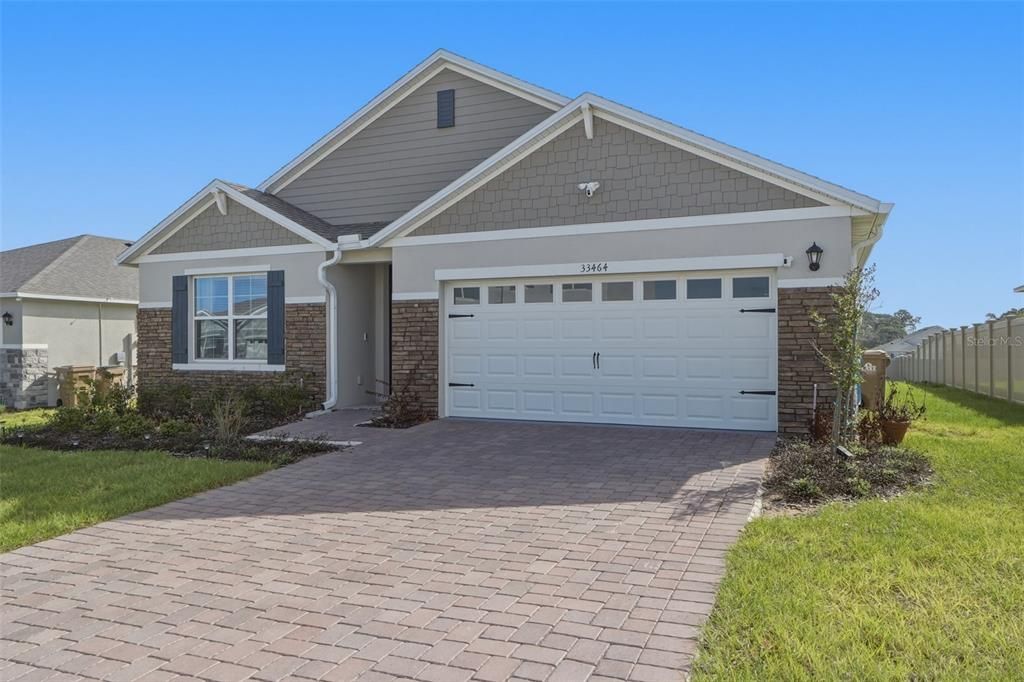 For Sale: $379,999 (4 beds, 2 baths, 1960 Square Feet)
