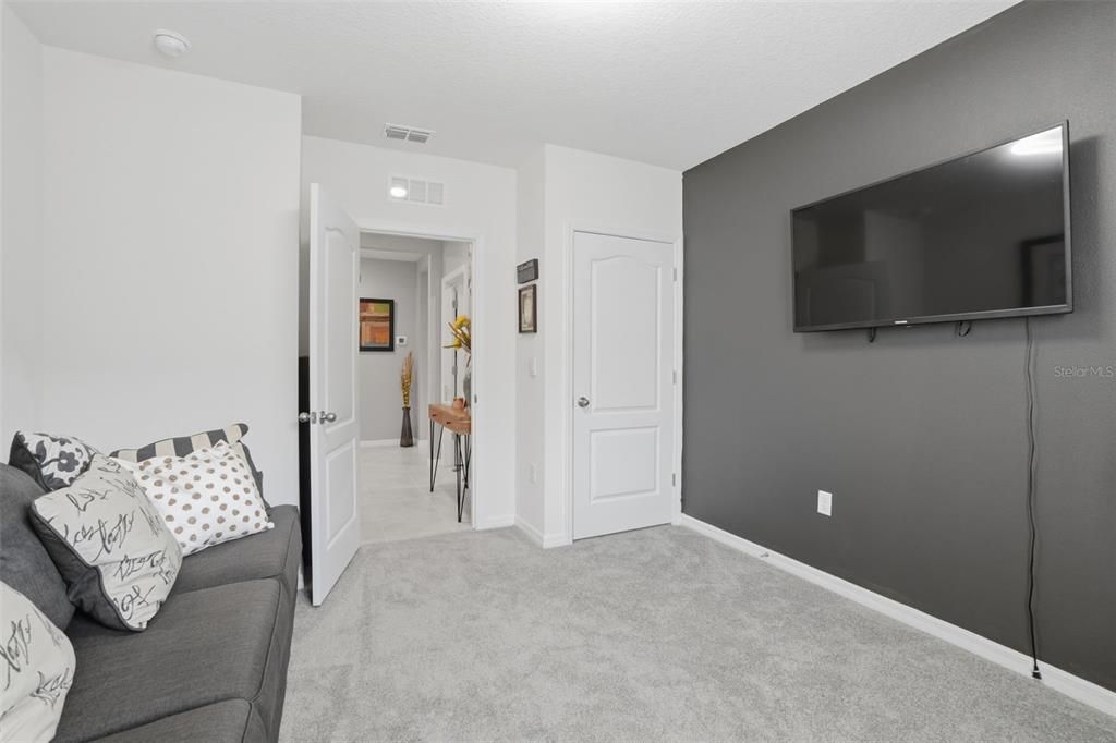 For Sale: $379,999 (4 beds, 2 baths, 1960 Square Feet)
