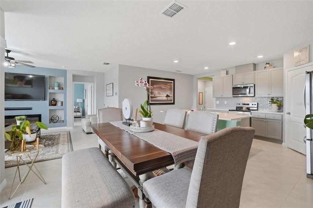 For Sale: $379,999 (4 beds, 2 baths, 1960 Square Feet)