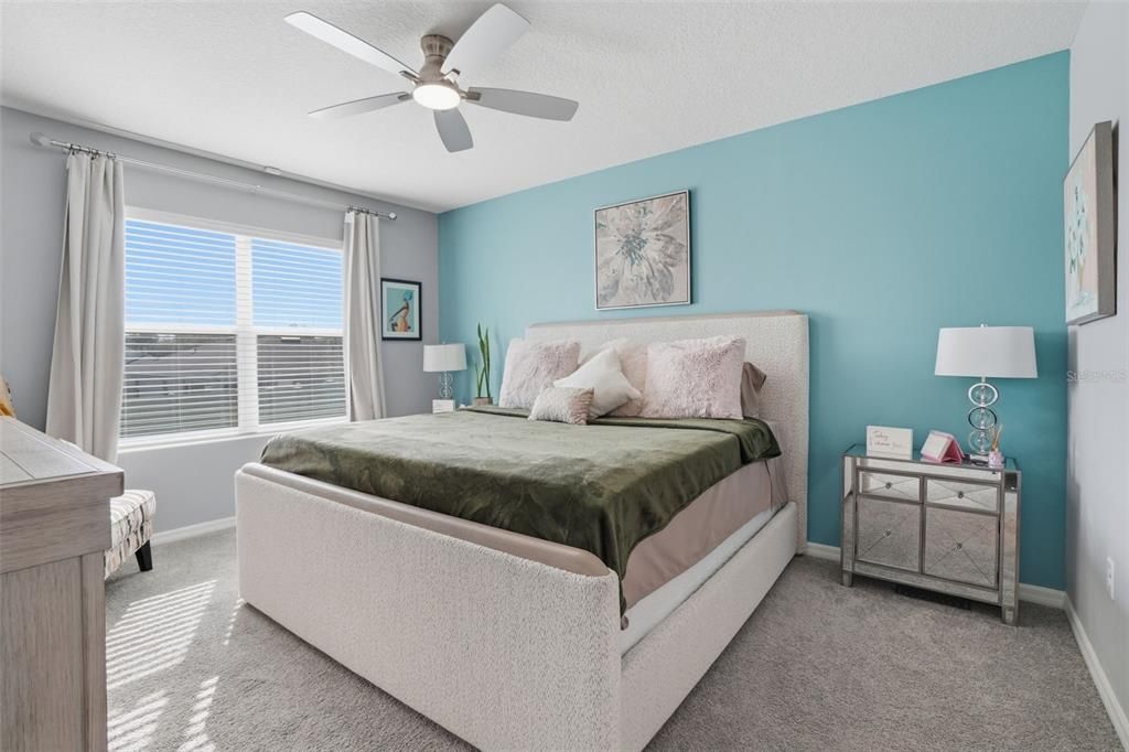 For Sale: $379,999 (4 beds, 2 baths, 1960 Square Feet)