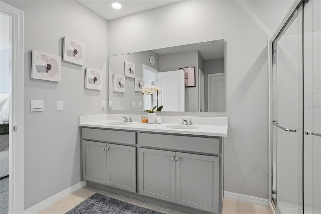 For Sale: $379,999 (4 beds, 2 baths, 1960 Square Feet)