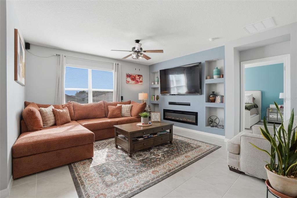 For Sale: $379,999 (4 beds, 2 baths, 1960 Square Feet)