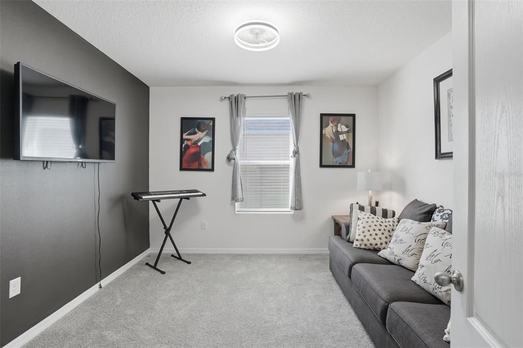 For Sale: $379,999 (4 beds, 2 baths, 1960 Square Feet)