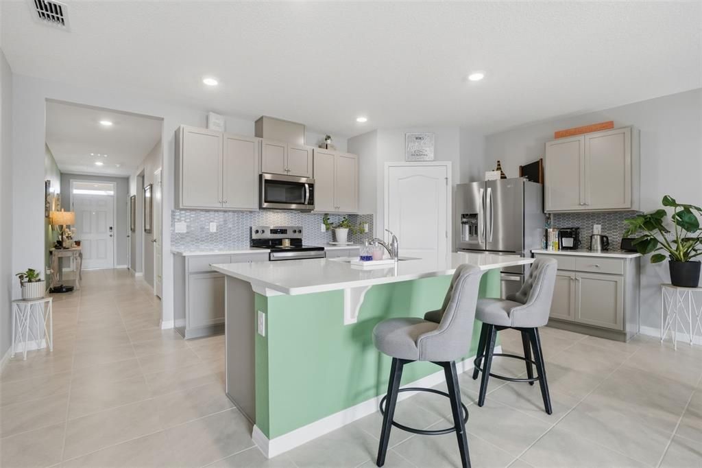 For Sale: $379,999 (4 beds, 2 baths, 1960 Square Feet)