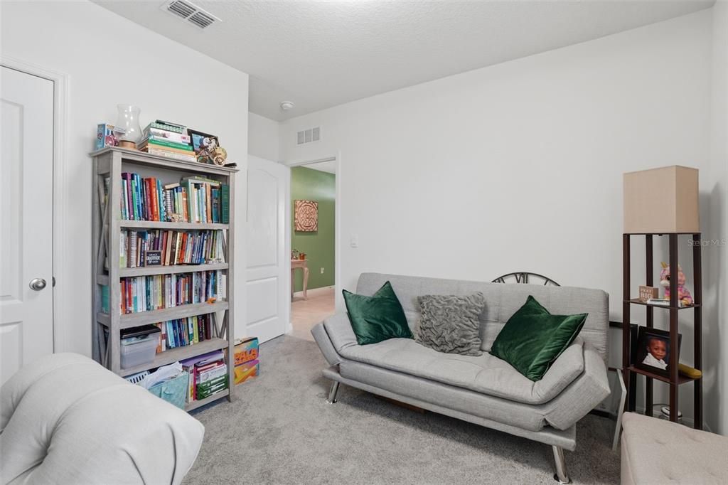 For Sale: $379,999 (4 beds, 2 baths, 1960 Square Feet)