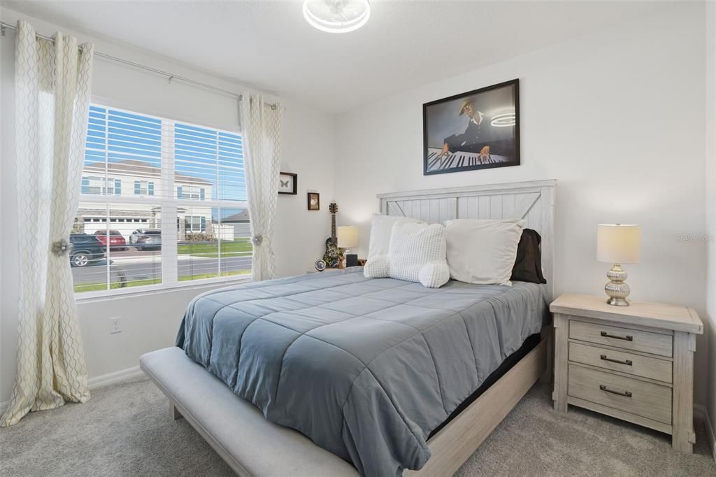 For Sale: $379,999 (4 beds, 2 baths, 1960 Square Feet)