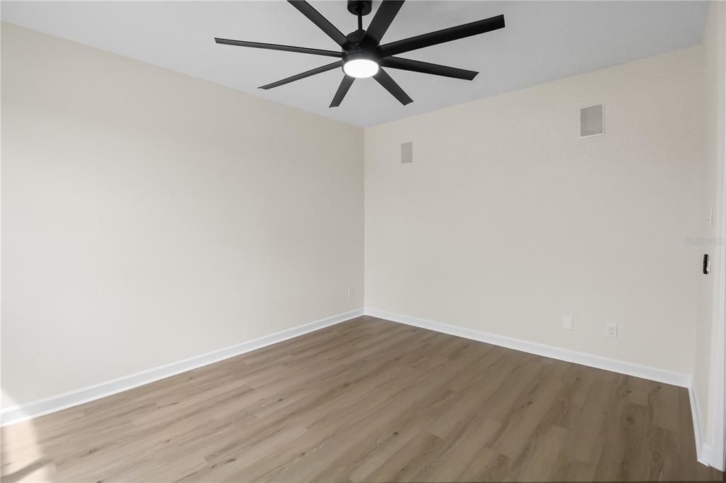 Activo con contrato: $970,000 (3 camas, 2 baños, 2674 Pies cuadrados)