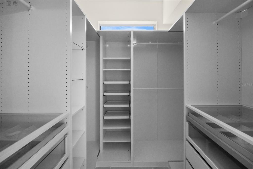Activo con contrato: $970,000 (3 camas, 2 baños, 2674 Pies cuadrados)