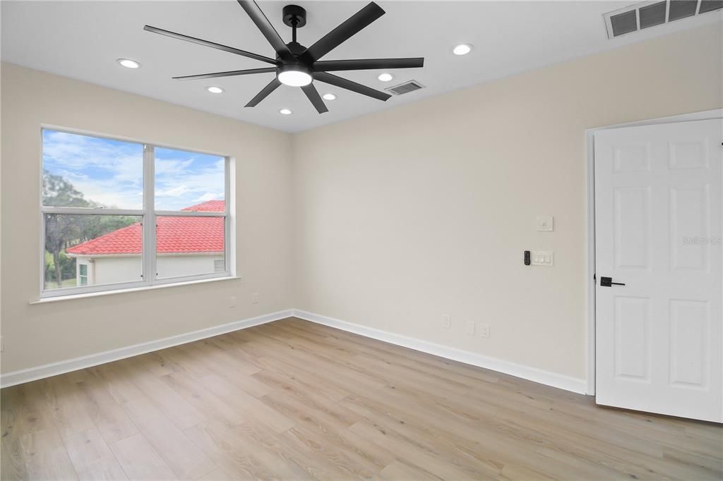 Activo con contrato: $970,000 (3 camas, 2 baños, 2674 Pies cuadrados)