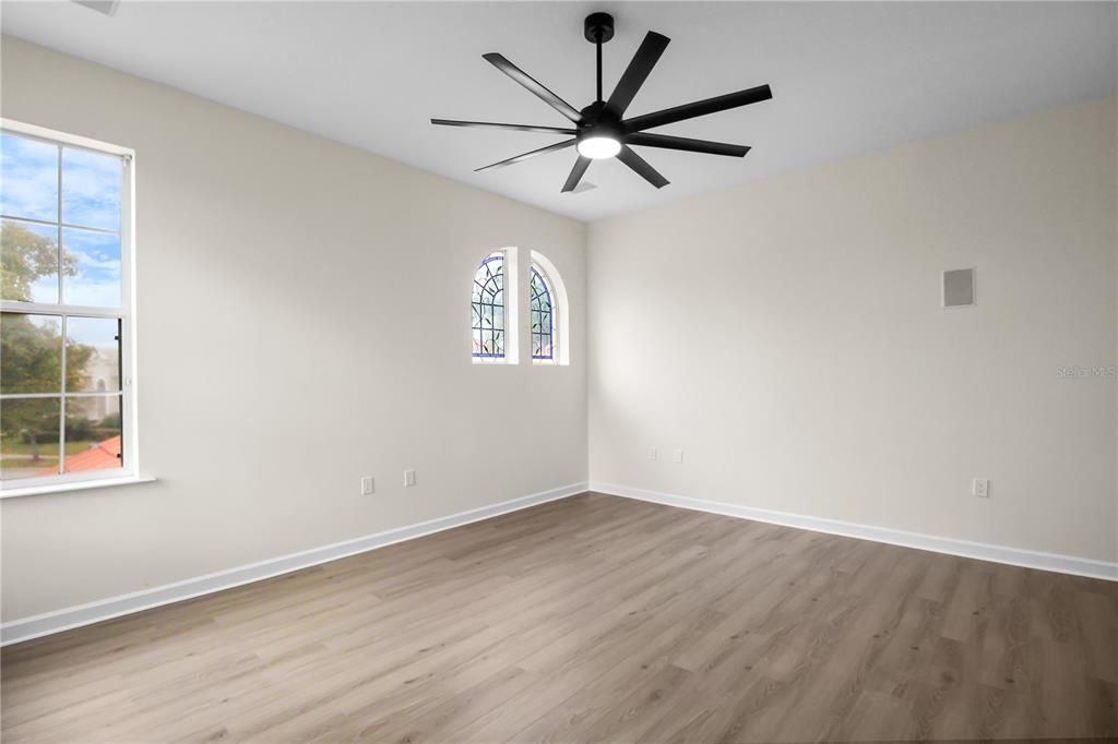 Activo con contrato: $970,000 (3 camas, 2 baños, 2674 Pies cuadrados)
