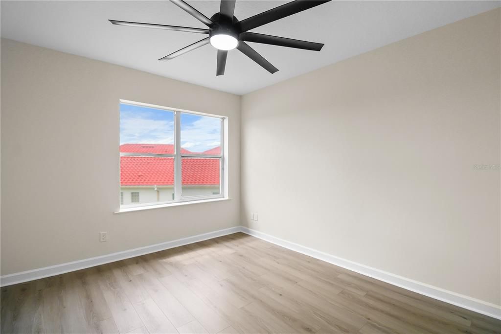 Activo con contrato: $970,000 (3 camas, 2 baños, 2674 Pies cuadrados)