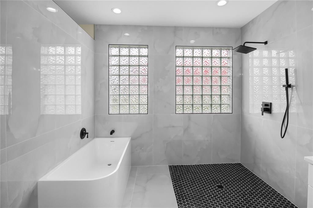 Activo con contrato: $970,000 (3 camas, 2 baños, 2674 Pies cuadrados)