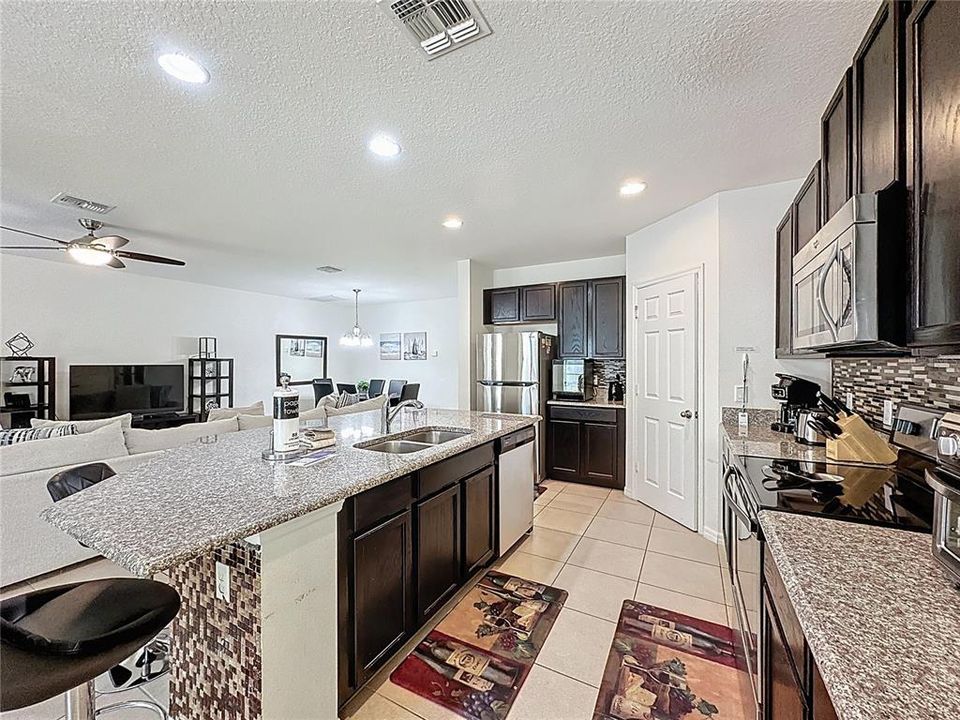 For Sale: $425,000 (4 beds, 3 baths, 1965 Square Feet)
