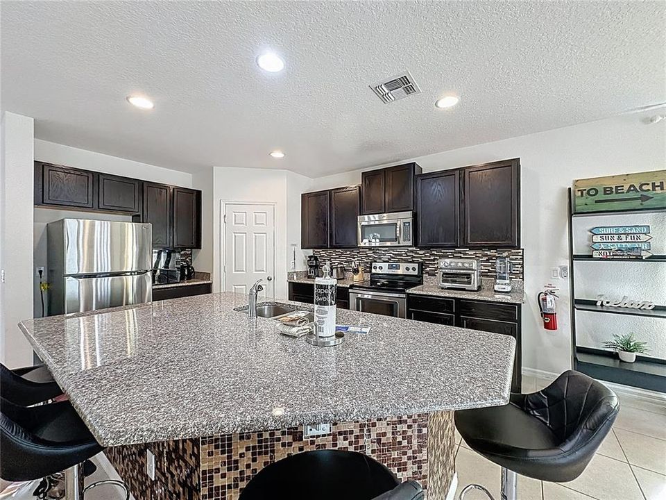 For Sale: $425,000 (4 beds, 3 baths, 1965 Square Feet)