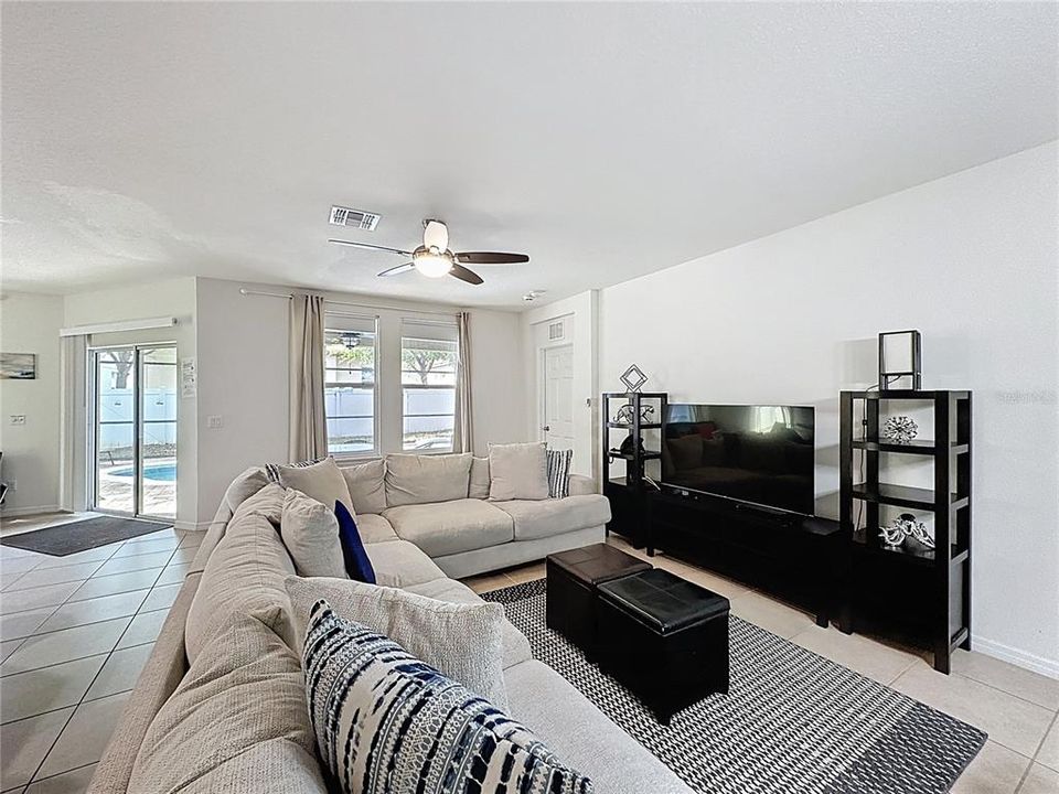 For Sale: $425,000 (4 beds, 3 baths, 1965 Square Feet)