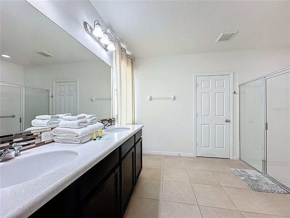 For Sale: $425,000 (4 beds, 3 baths, 1965 Square Feet)