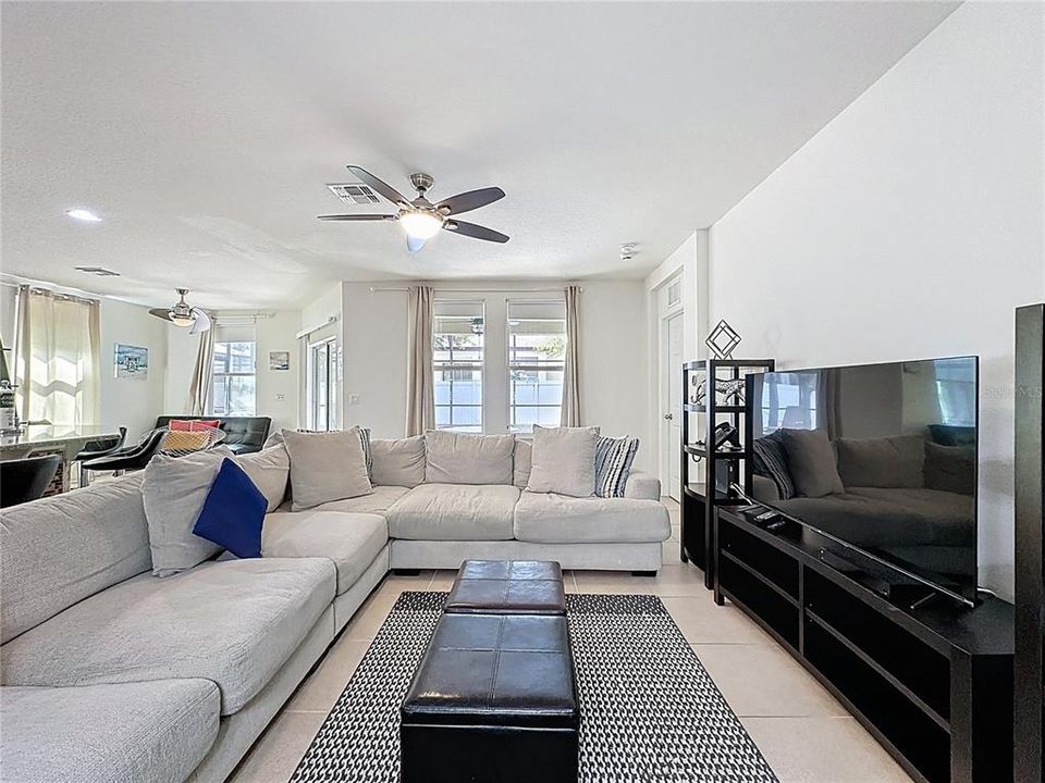 For Sale: $425,000 (4 beds, 3 baths, 1965 Square Feet)