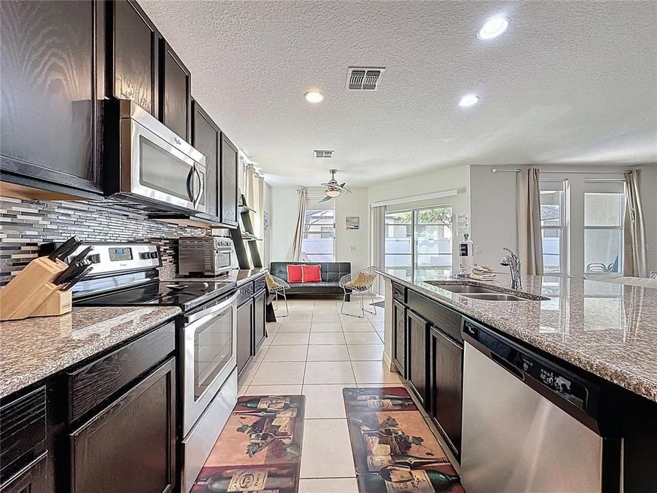 For Sale: $425,000 (4 beds, 3 baths, 1965 Square Feet)