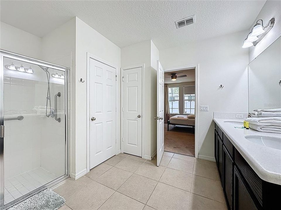 For Sale: $425,000 (4 beds, 3 baths, 1965 Square Feet)