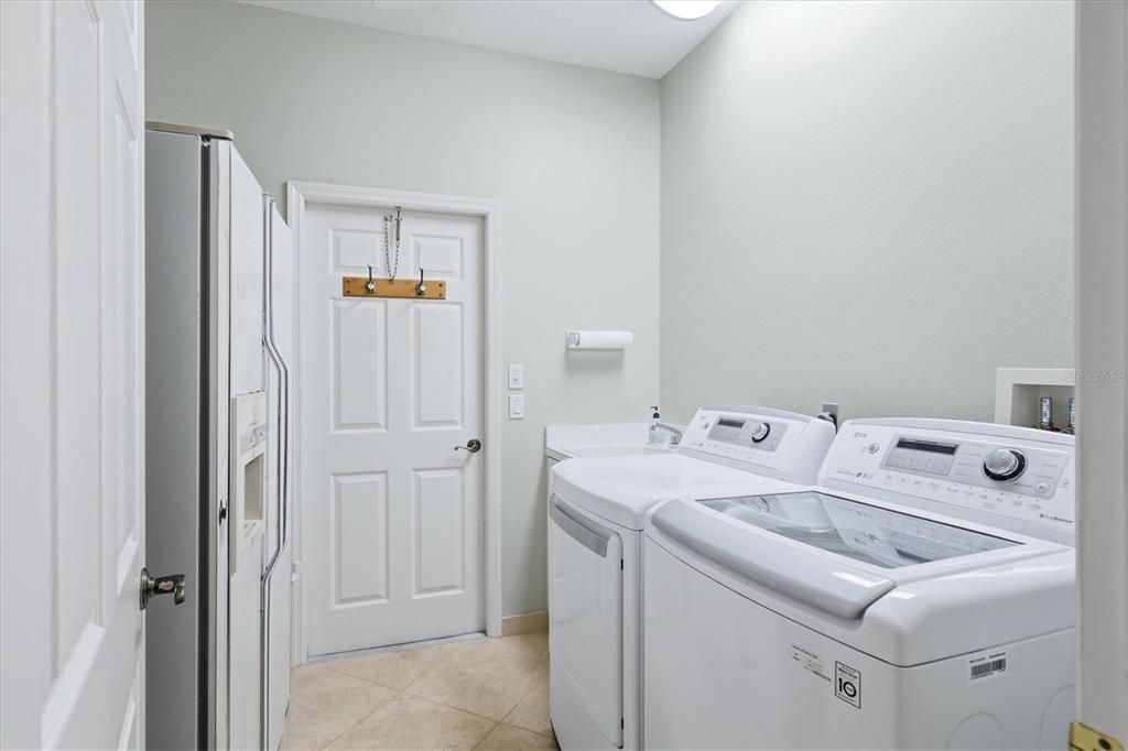 Active With Contract: $974,900 (3 beds, 3 baths, 3466 Square Feet)