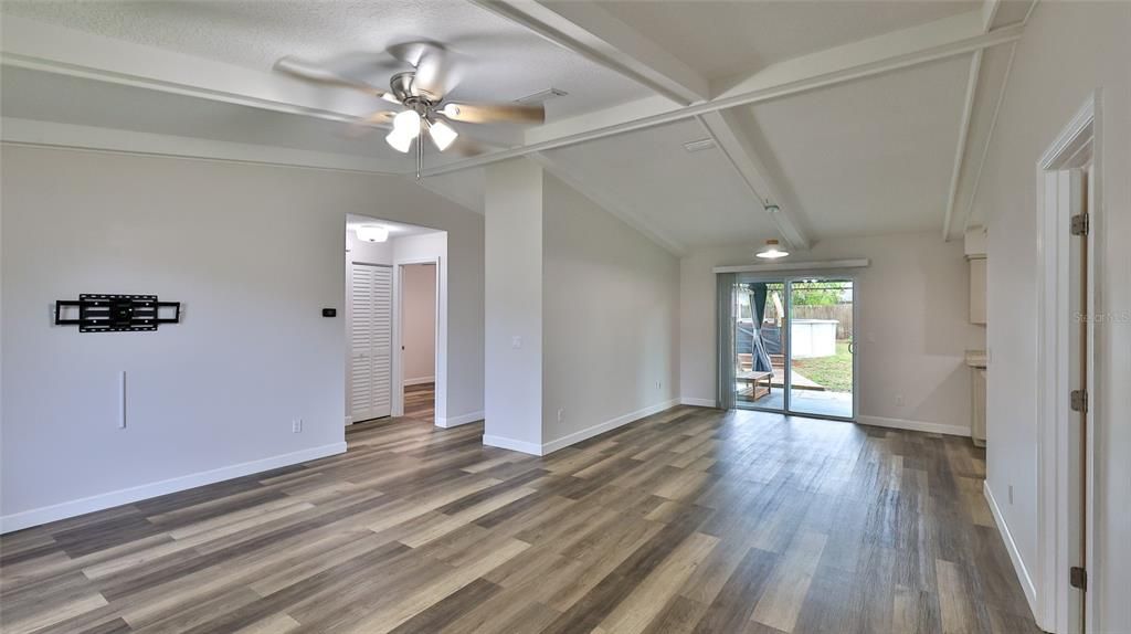 For Sale: $324,900 (3 beds, 2 baths, 1232 Square Feet)