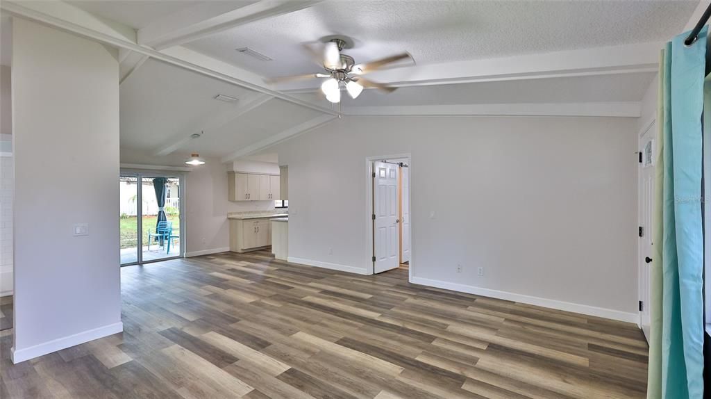 For Sale: $324,900 (3 beds, 2 baths, 1232 Square Feet)