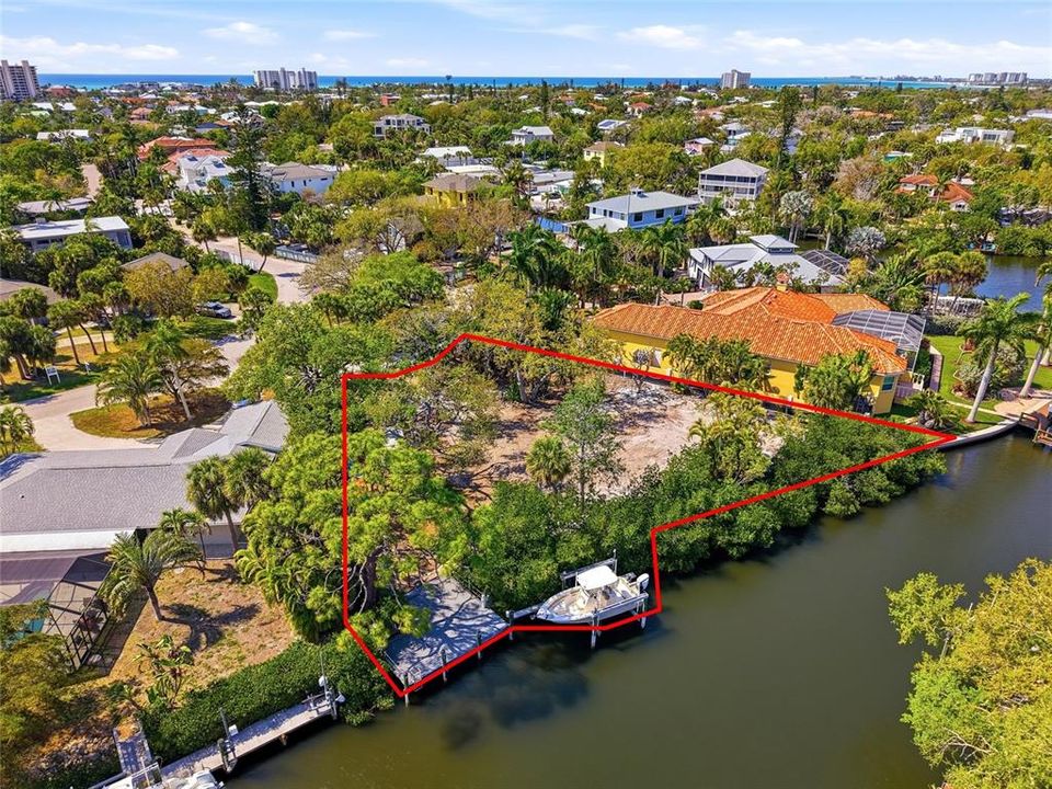 Под контрактом: $1,650,000 (0.36 acres)