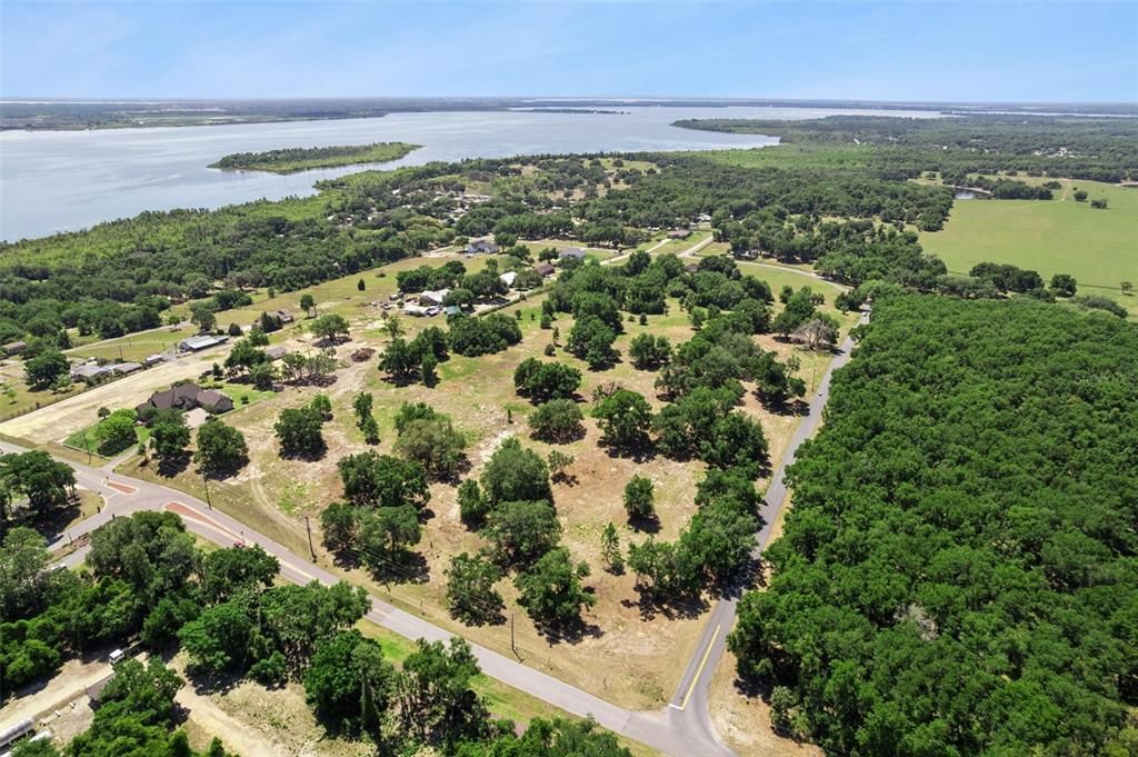 На продажу: $1,850,000 (37.61 acres)