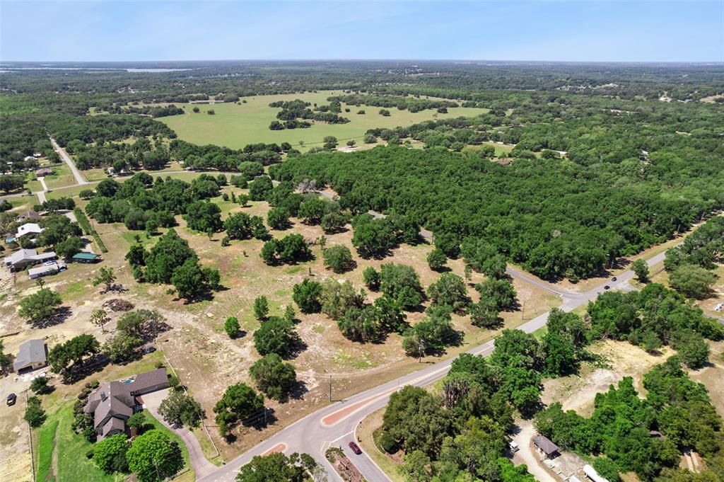 На продажу: $1,850,000 (37.61 acres)