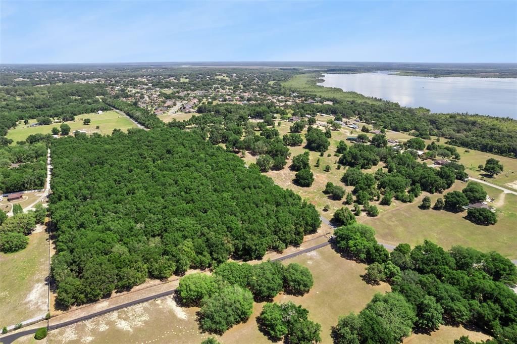На продажу: $1,850,000 (37.61 acres)