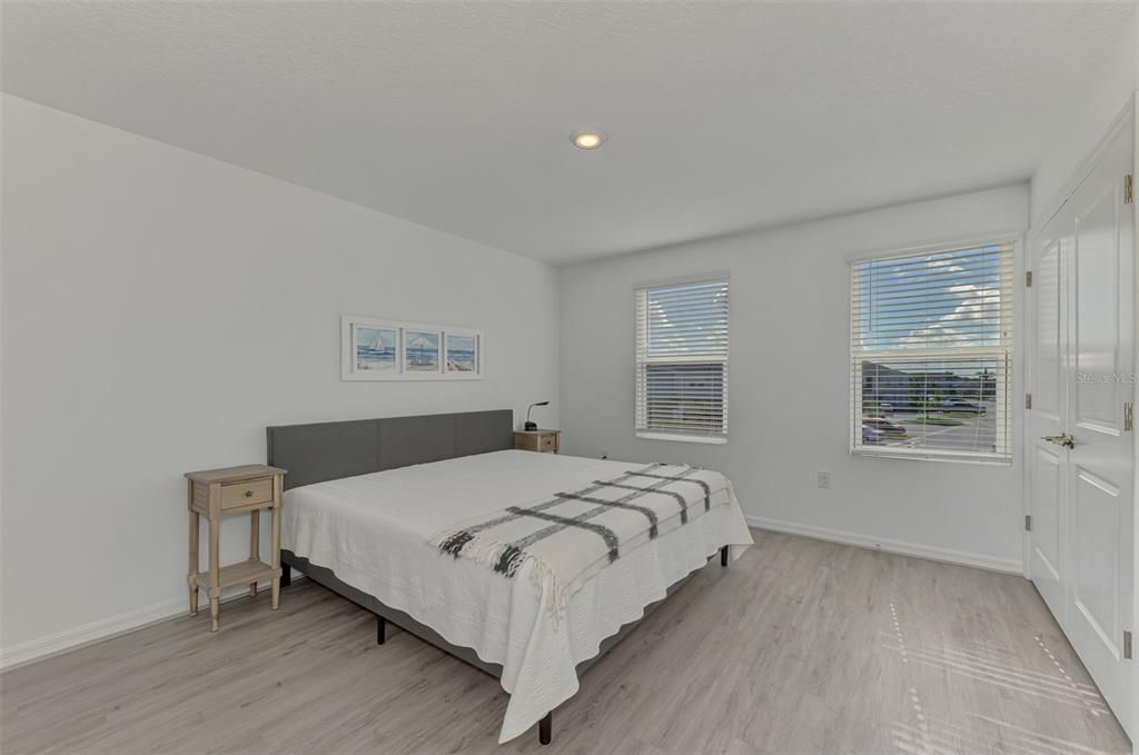 Active With Contract: $245,000 (2 beds, 2 baths, 1238 Square Feet)