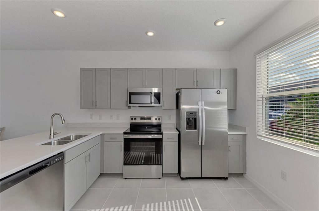 Active With Contract: $245,000 (2 beds, 2 baths, 1238 Square Feet)
