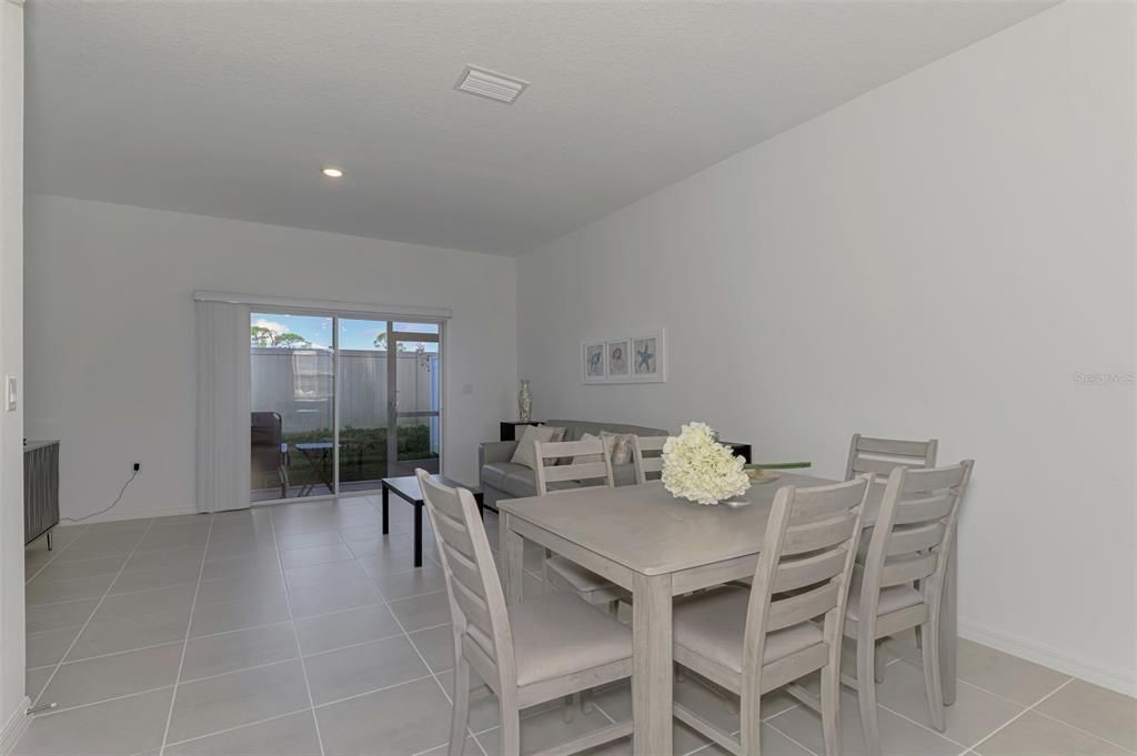 Active With Contract: $245,000 (2 beds, 2 baths, 1238 Square Feet)