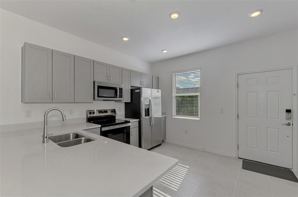 Active With Contract: $245,000 (2 beds, 2 baths, 1238 Square Feet)