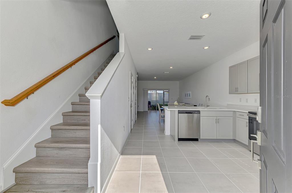 Active With Contract: $245,000 (2 beds, 2 baths, 1238 Square Feet)